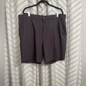 Greg Norman golf shorts men size 40 
Black, in great condition!
Inseam is 8”